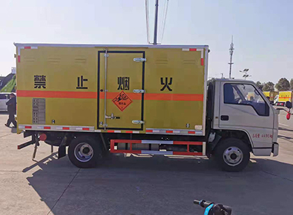 珠海爆破器材运输车工人安全操作规范与智能技术保障